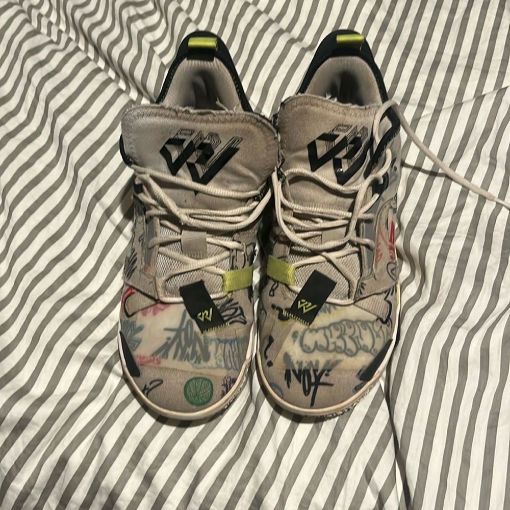 Westbrook basketball sneakers size US 11